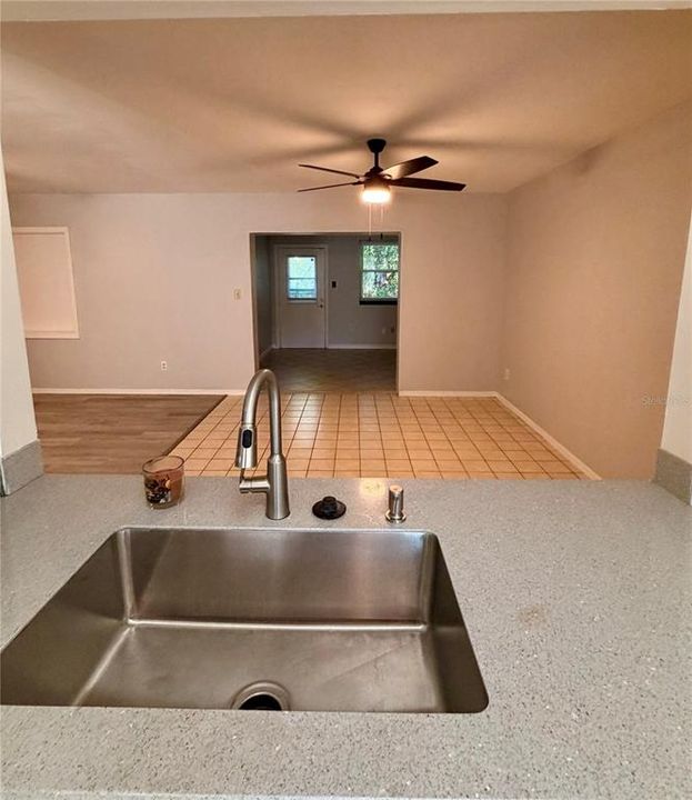 For Sale: $229,000 (2 beds, 1 baths, 1279 Square Feet)