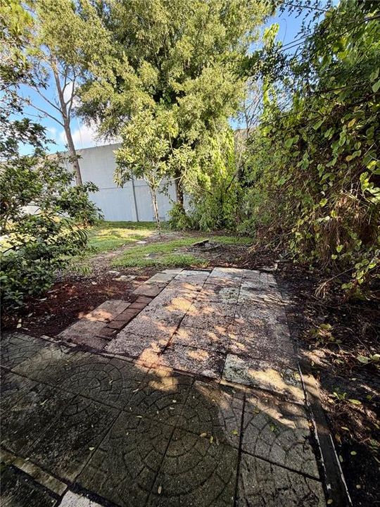 For Sale: $229,000 (2 beds, 1 baths, 1279 Square Feet)