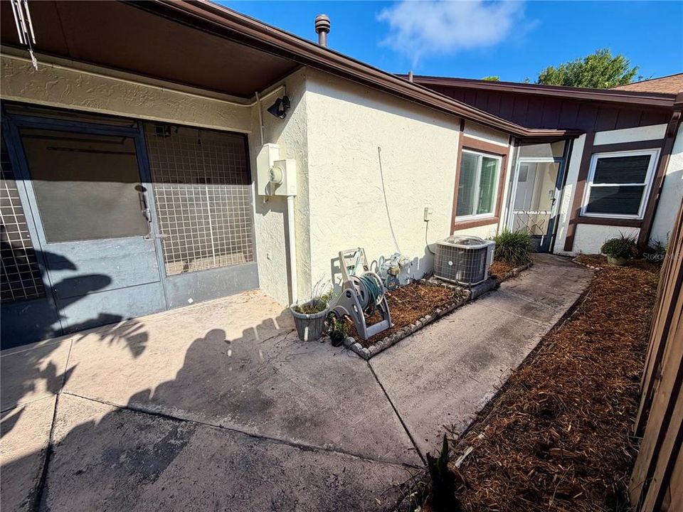 For Sale: $229,000 (2 beds, 1 baths, 1279 Square Feet)
