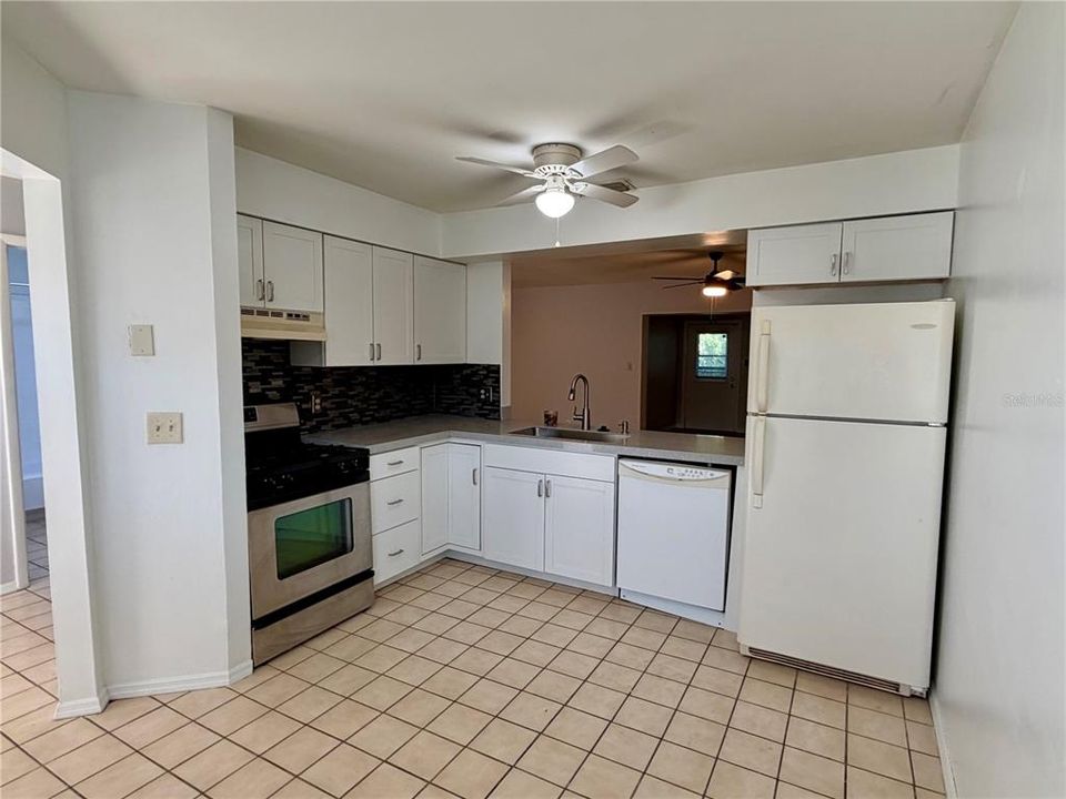 For Sale: $229,000 (2 beds, 1 baths, 1279 Square Feet)