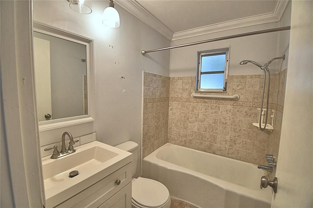 На продажу: $195,000 (2 спален, 1 ванн, 1210 Квадратных фут)