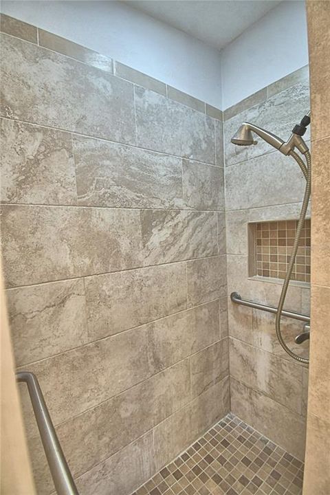 На продажу: $195,000 (2 спален, 1 ванн, 1210 Квадратных фут)