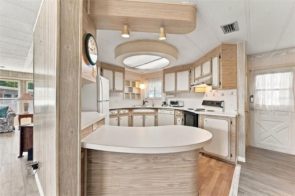 For Sale: $80,000 (2 beds, 2 baths, 1296 Square Feet)