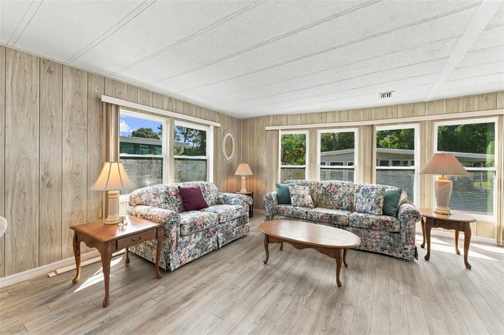 For Sale: $80,000 (2 beds, 2 baths, 1296 Square Feet)