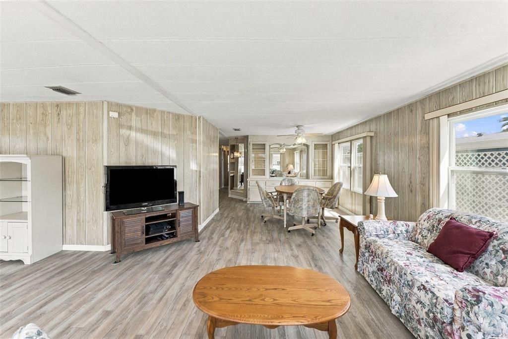 For Sale: $80,000 (2 beds, 2 baths, 1296 Square Feet)