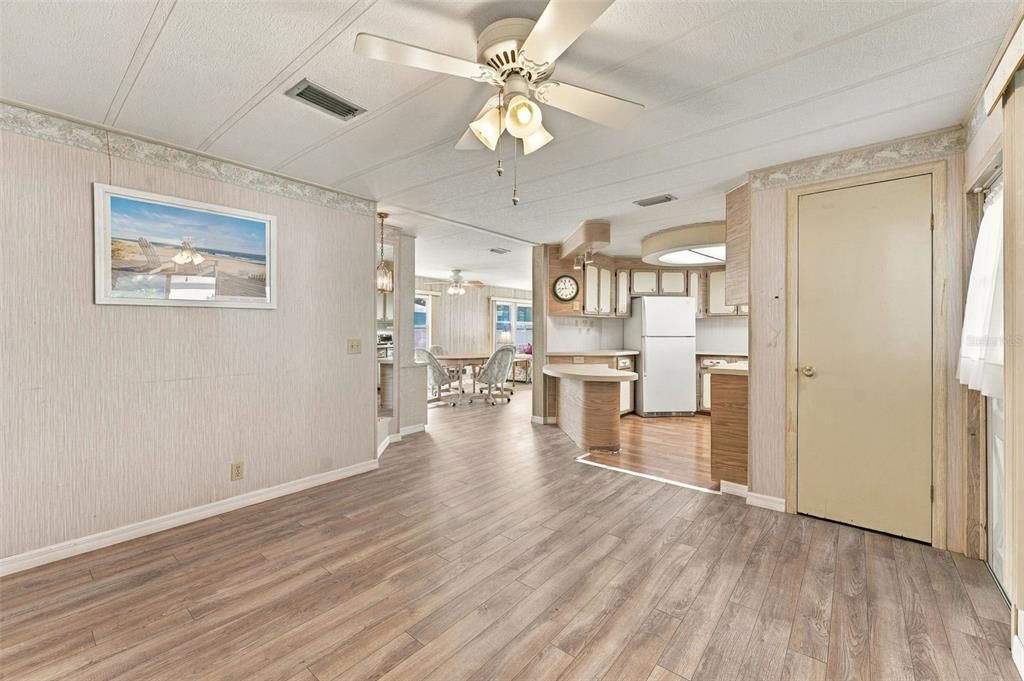 For Sale: $80,000 (2 beds, 2 baths, 1296 Square Feet)
