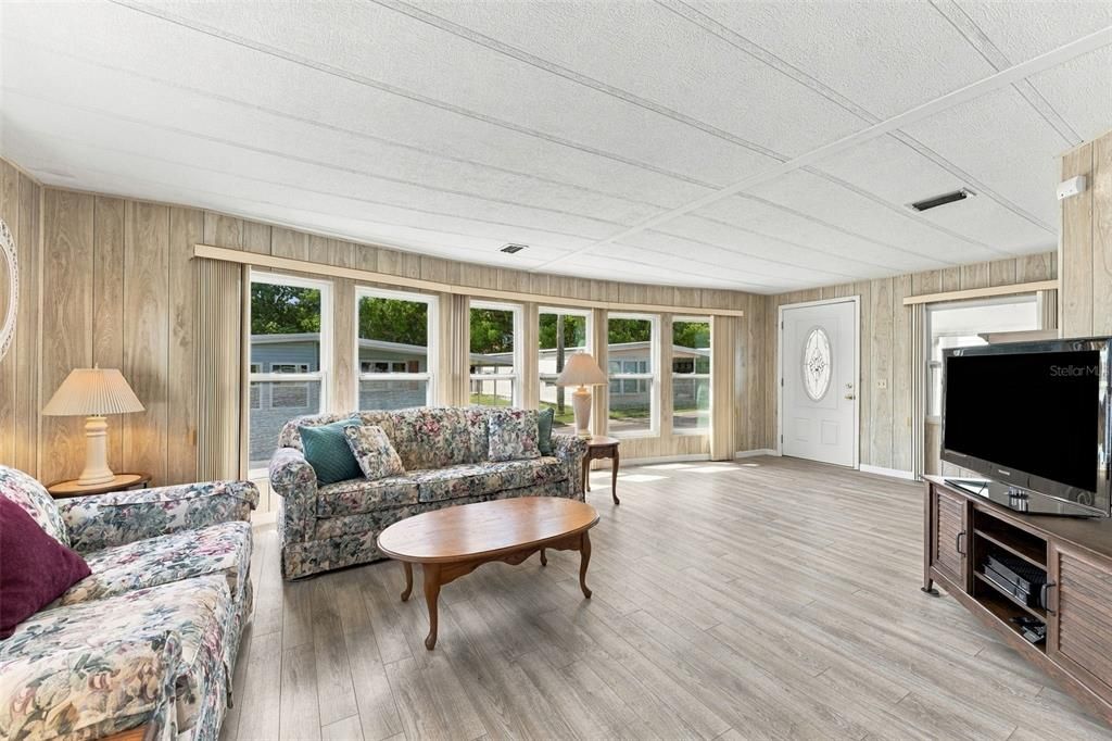 For Sale: $80,000 (2 beds, 2 baths, 1296 Square Feet)