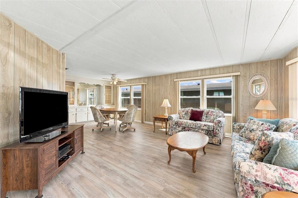 For Sale: $80,000 (2 beds, 2 baths, 1296 Square Feet)