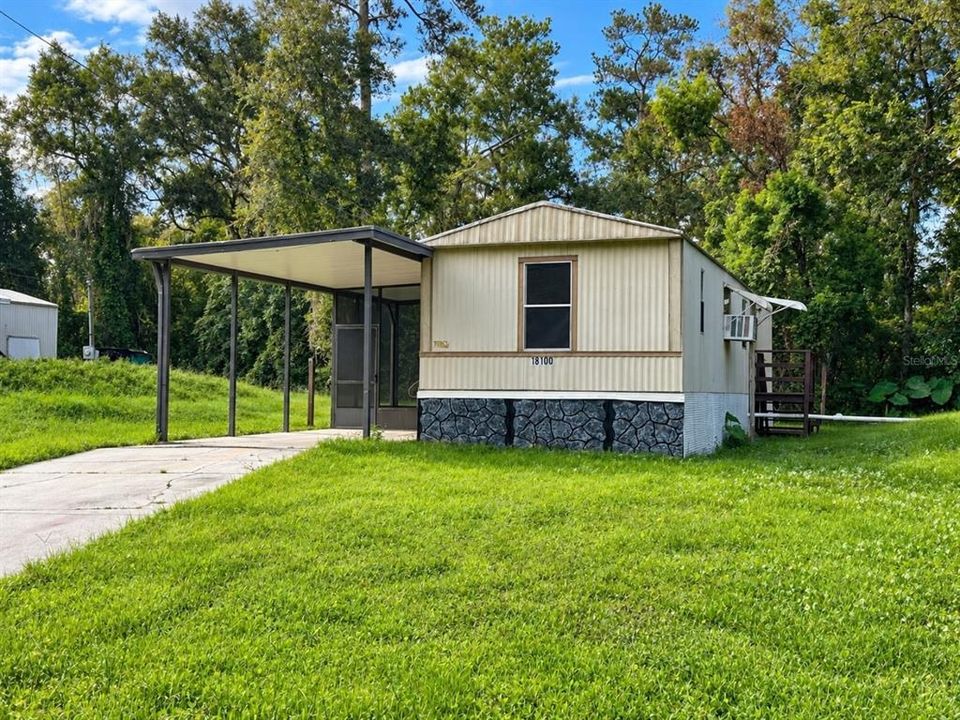 Active With Contract: $1,100 (2 beds, 1 baths, 644 Square Feet)