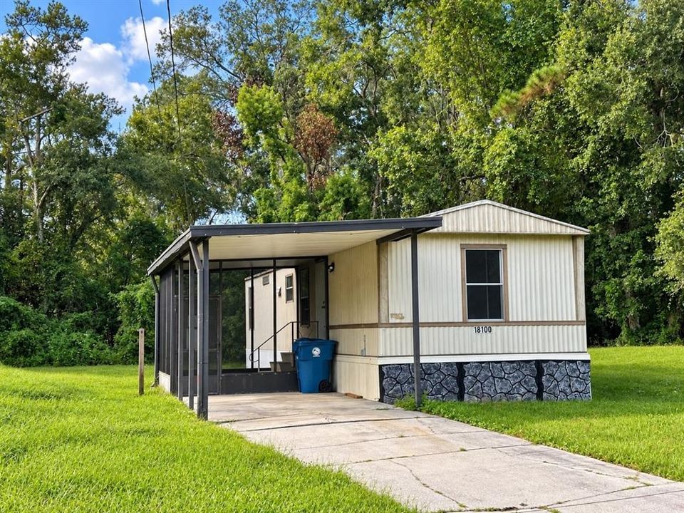 Active With Contract: $1,100 (2 beds, 1 baths, 644 Square Feet)