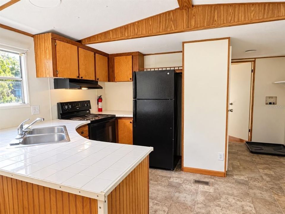 Active With Contract: $1,100 (2 beds, 1 baths, 644 Square Feet)
