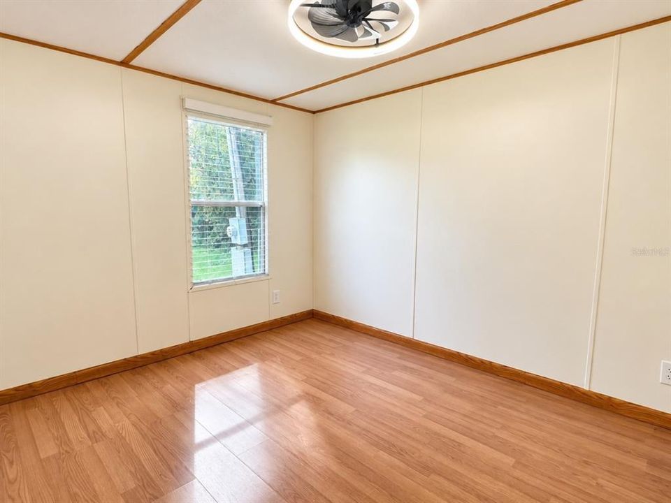 Active With Contract: $1,100 (2 beds, 1 baths, 644 Square Feet)