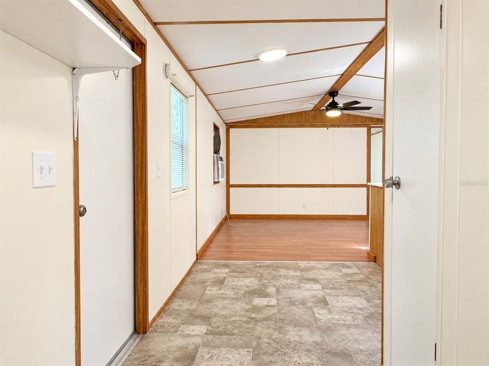 Active With Contract: $1,100 (2 beds, 1 baths, 644 Square Feet)