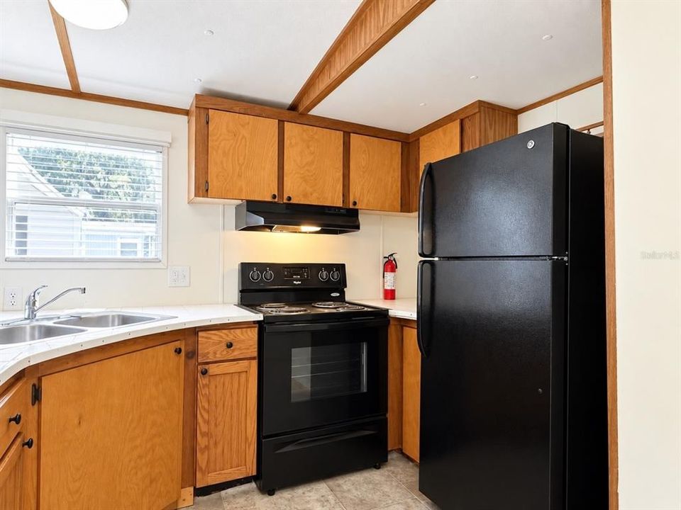 Active With Contract: $1,100 (2 beds, 1 baths, 644 Square Feet)