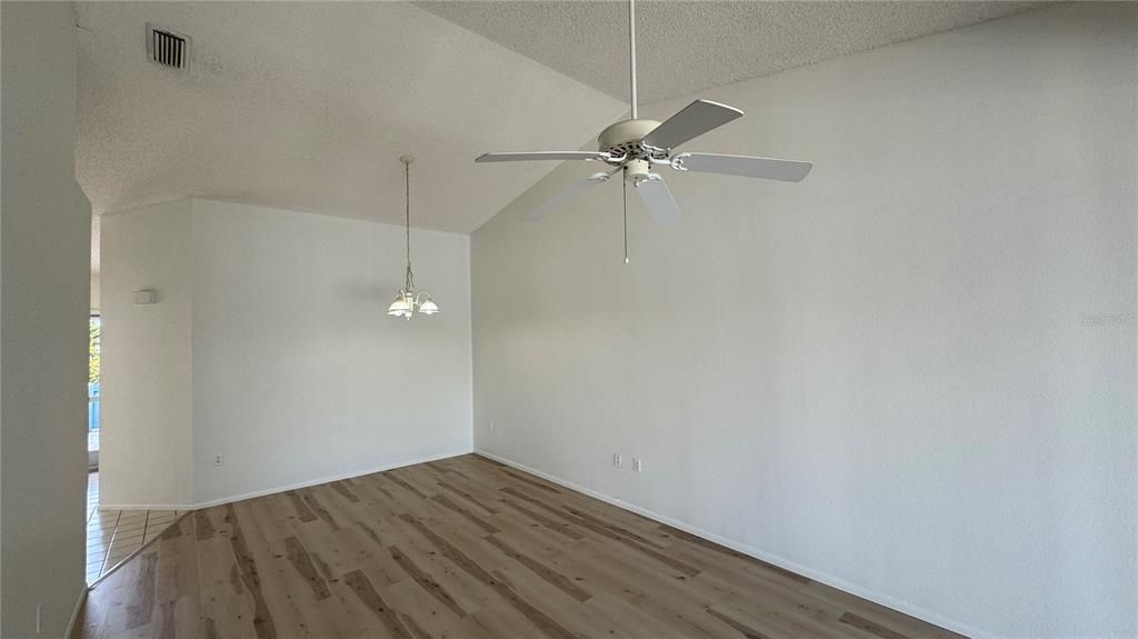 For Rent: $2,295 (2 beds, 2 baths, 1132 Square Feet)