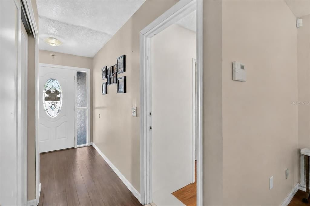 For Sale: $425,000 (3 beds, 2 baths, 1894 Square Feet)