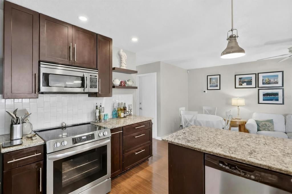 For Sale: $425,000 (3 beds, 2 baths, 1894 Square Feet)