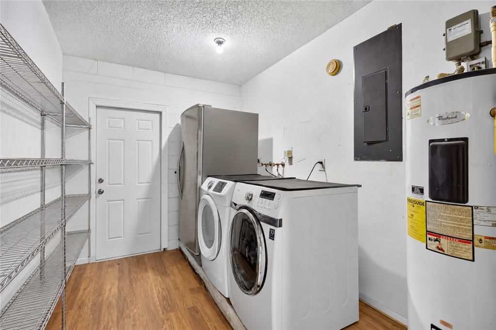 For Sale: $425,000 (3 beds, 2 baths, 1894 Square Feet)