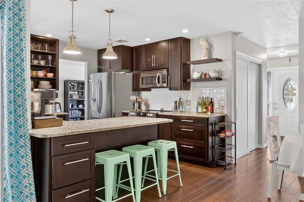 For Sale: $425,000 (3 beds, 2 baths, 1894 Square Feet)