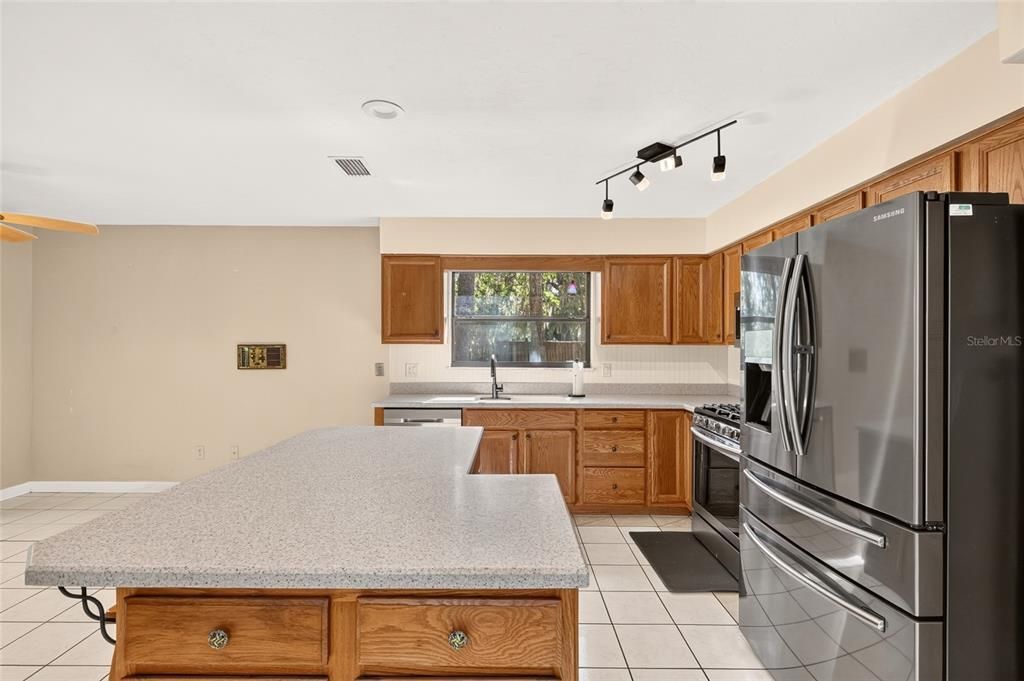 For Sale: $405,000 (3 beds, 2 baths, 2143 Square Feet)