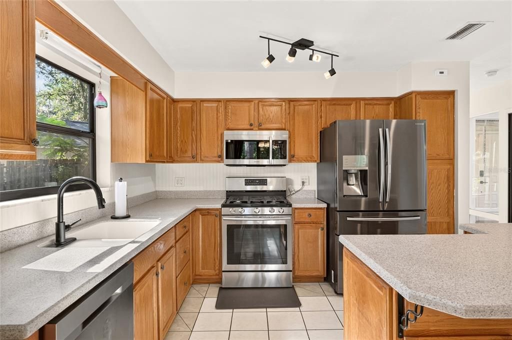 For Sale: $405,000 (3 beds, 2 baths, 2143 Square Feet)