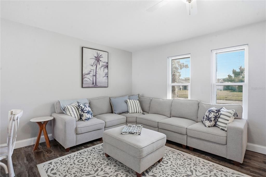 En Venta: $689,000 (4 camas, 2 baños, 2164 Pies cuadrados)
