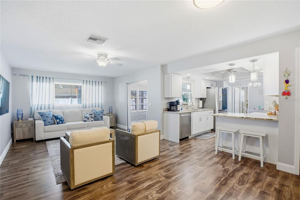 En Venta: $689,000 (4 camas, 2 baños, 2164 Pies cuadrados)