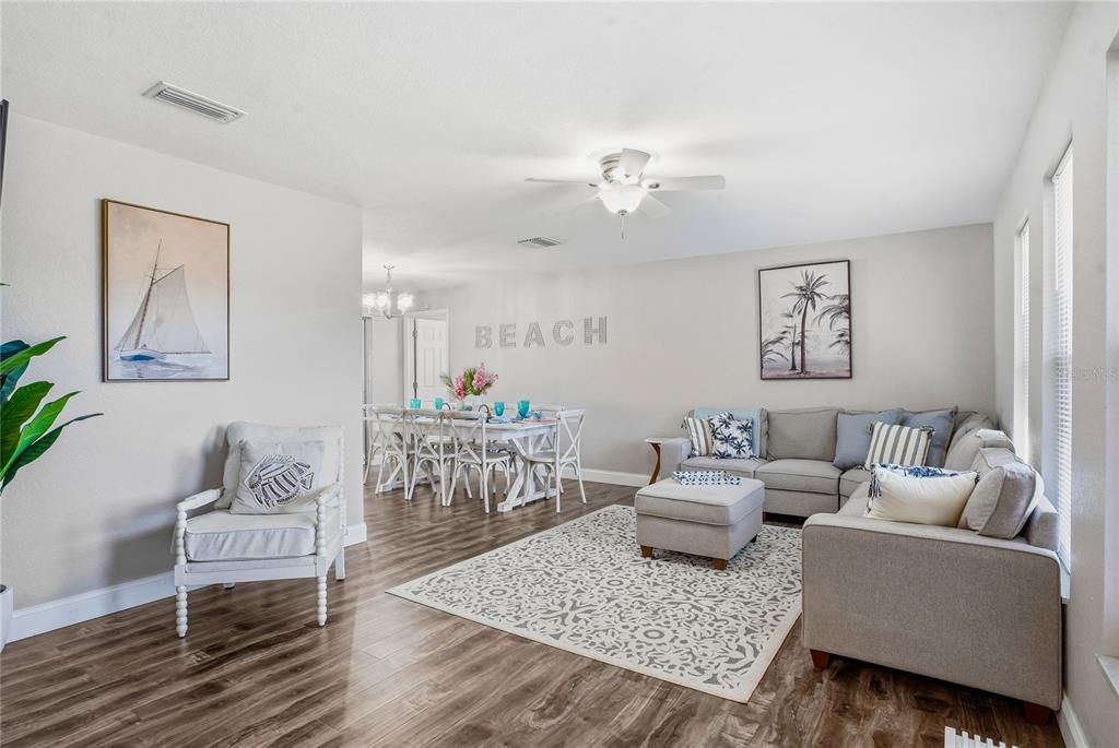 En Venta: $689,000 (4 camas, 2 baños, 2164 Pies cuadrados)