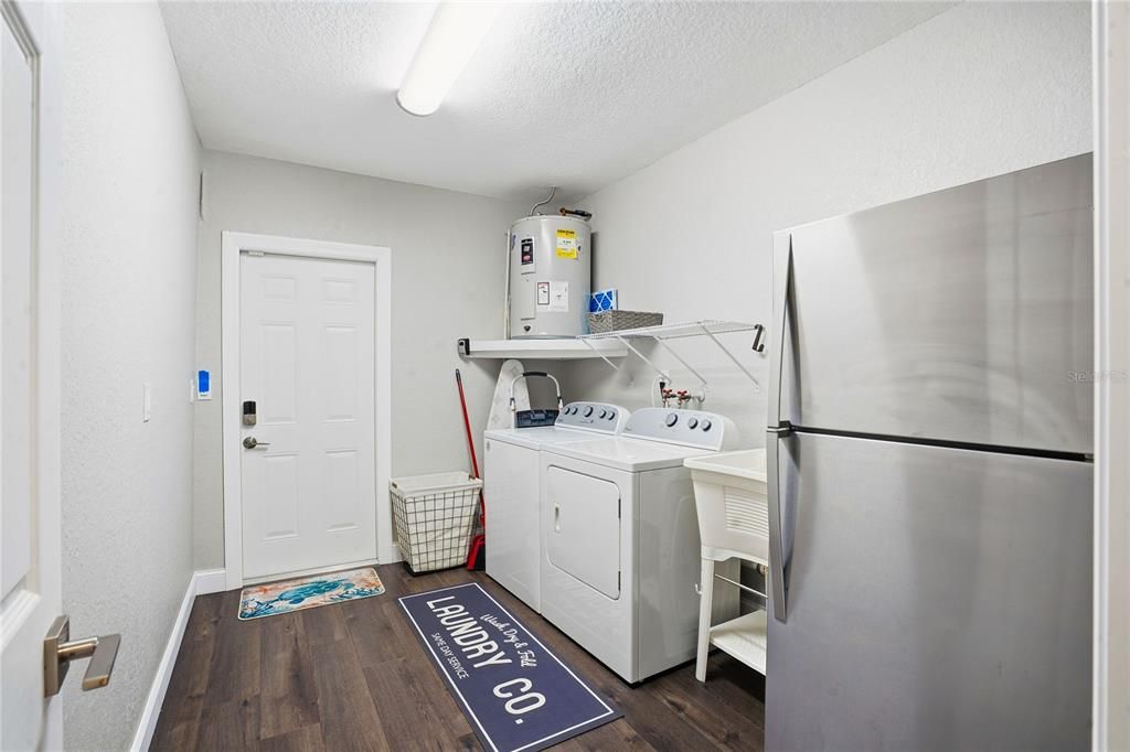 En Venta: $689,000 (4 camas, 2 baños, 2164 Pies cuadrados)