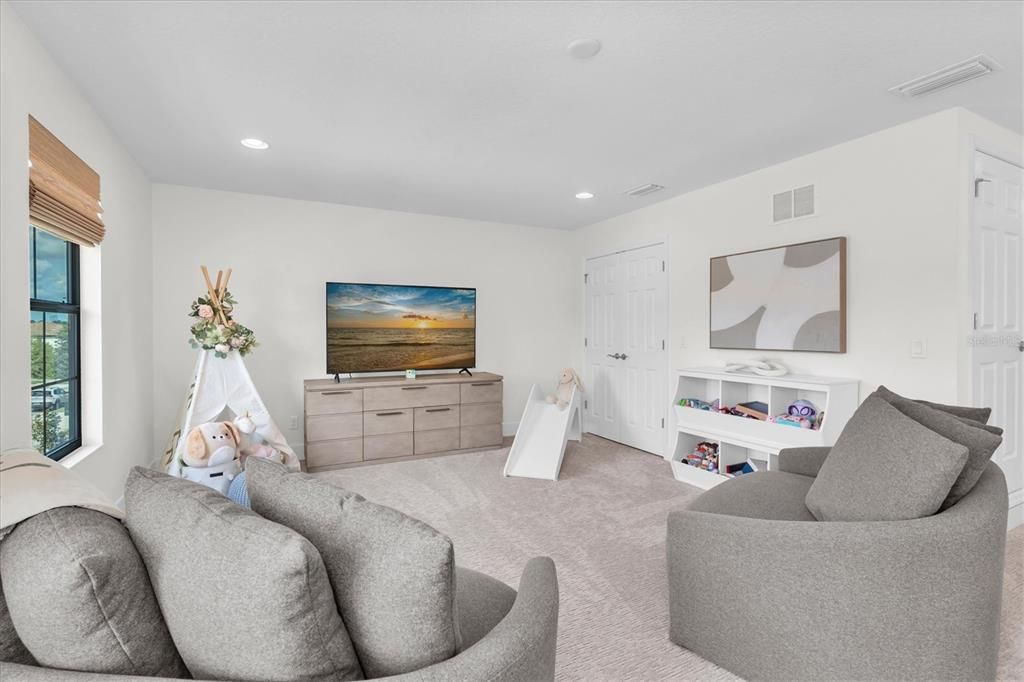 For Sale: $725,000 (4 beds, 2 baths, 2411 Square Feet)