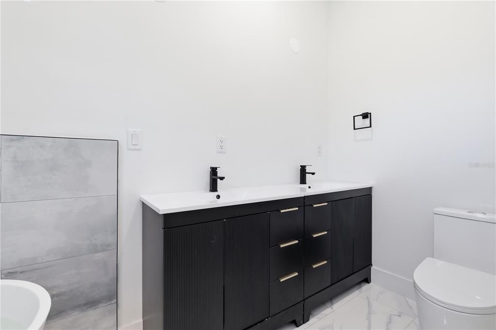 For Sale: $459,900 (4 beds, 2 baths, 1702 Square Feet)