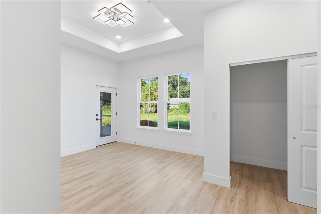 For Sale: $459,900 (4 beds, 2 baths, 1702 Square Feet)