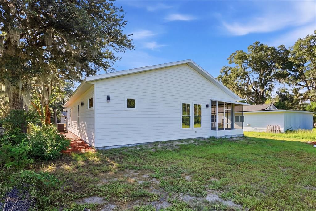 For Sale: $459,900 (4 beds, 2 baths, 1702 Square Feet)