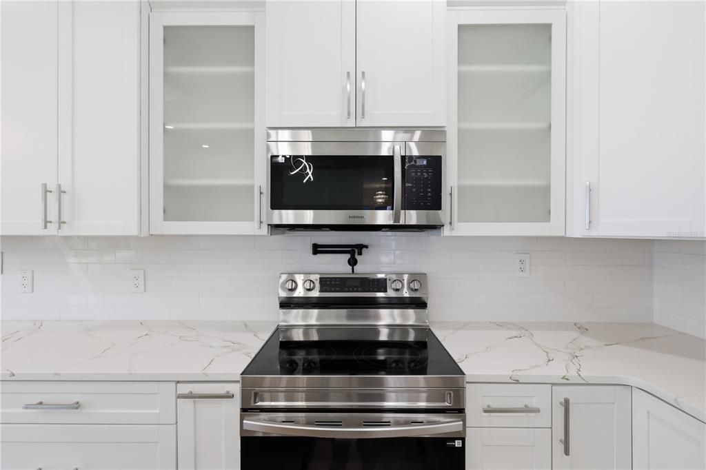 For Sale: $459,900 (4 beds, 2 baths, 1702 Square Feet)
