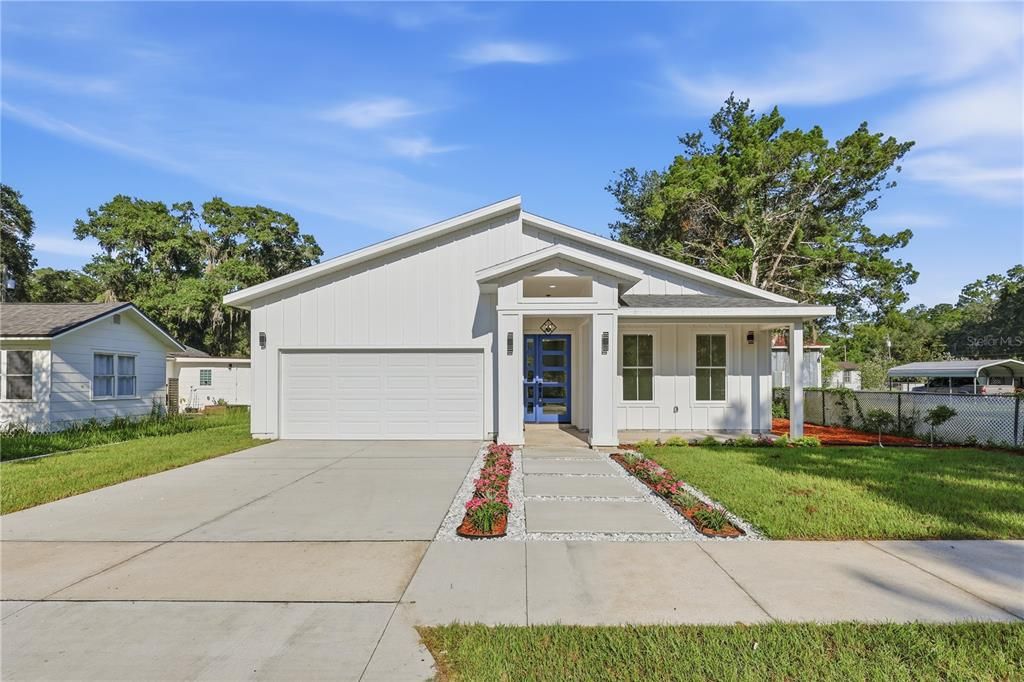 For Sale: $459,900 (4 beds, 2 baths, 1702 Square Feet)