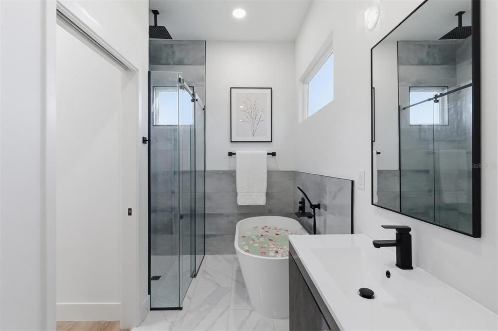 For Sale: $459,900 (4 beds, 2 baths, 1702 Square Feet)