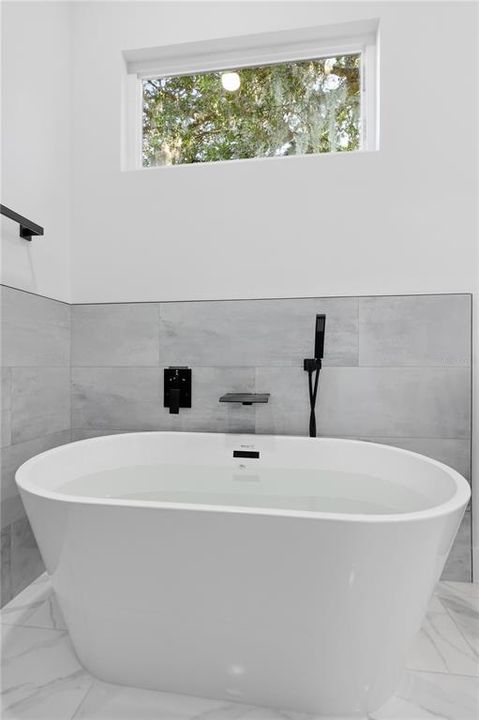 For Sale: $459,900 (4 beds, 2 baths, 1702 Square Feet)