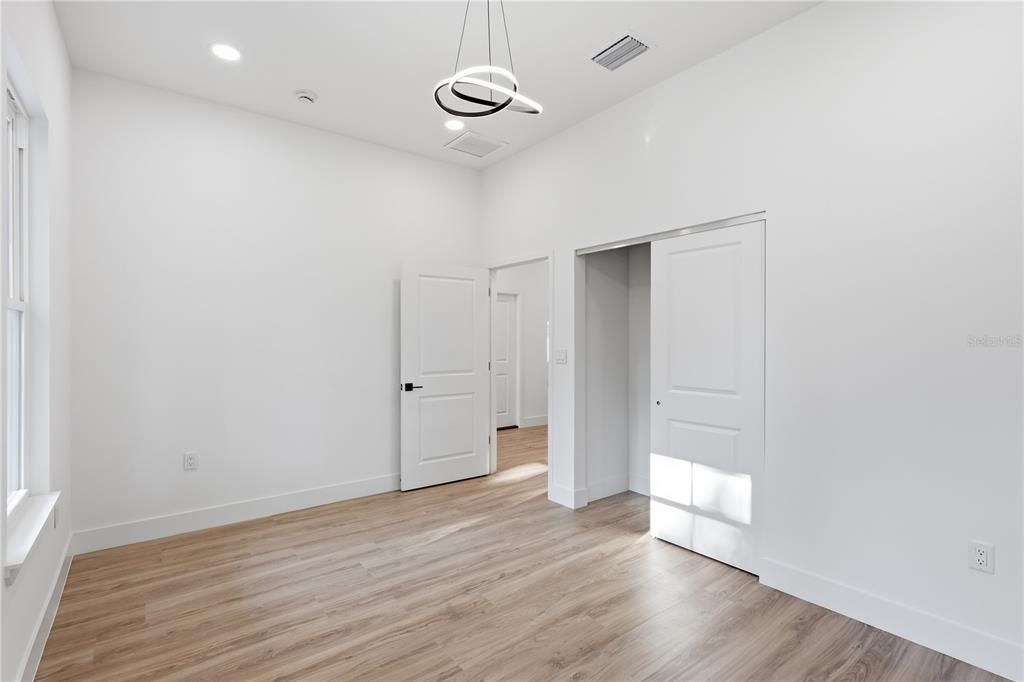 For Sale: $459,900 (4 beds, 2 baths, 1702 Square Feet)