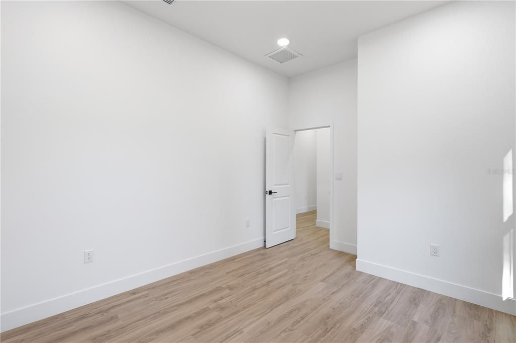 For Sale: $459,900 (4 beds, 2 baths, 1702 Square Feet)