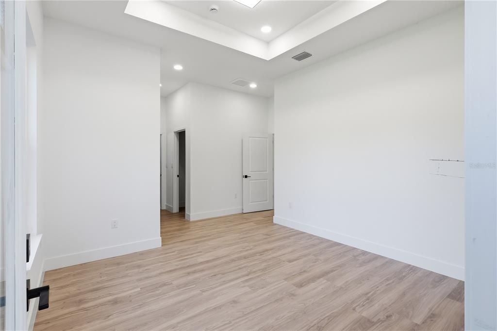 For Sale: $459,900 (4 beds, 2 baths, 1702 Square Feet)