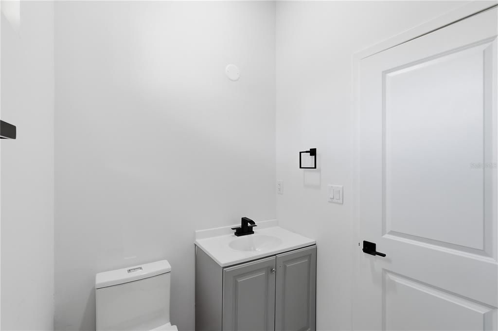 For Sale: $459,900 (4 beds, 2 baths, 1702 Square Feet)