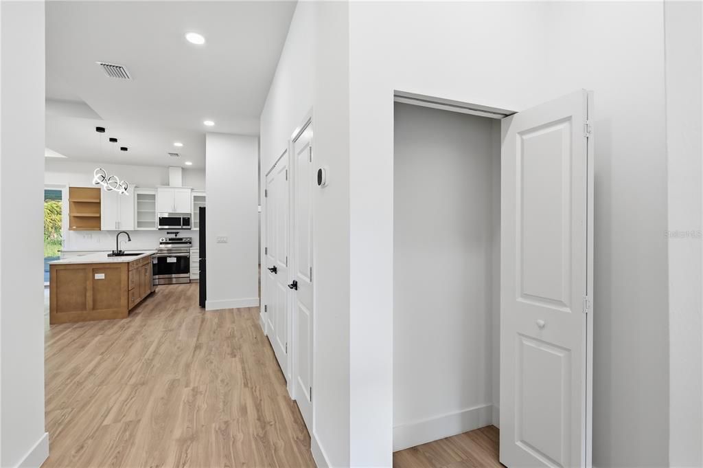 For Sale: $459,900 (4 beds, 2 baths, 1702 Square Feet)