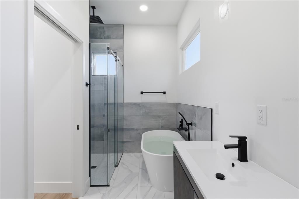 For Sale: $459,900 (4 beds, 2 baths, 1702 Square Feet)