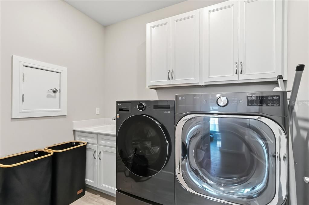 For Sale: $500,000 (2 beds, 2 baths, 1670 Square Feet)