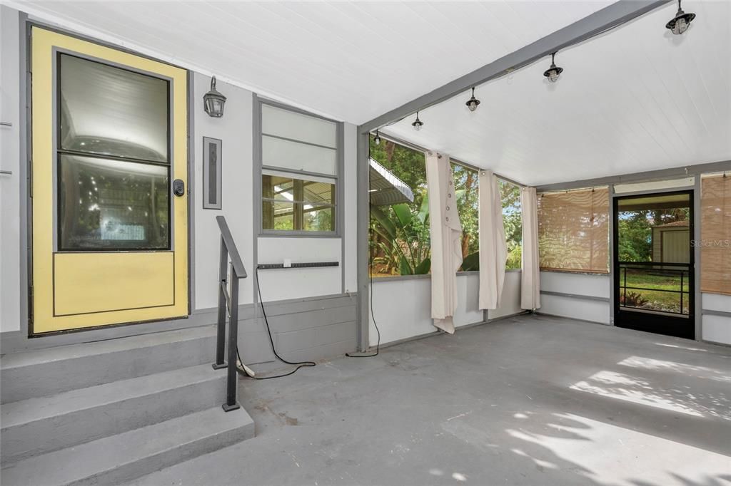 For Sale: $159,999 (1 beds, 1 baths, 400 Square Feet)