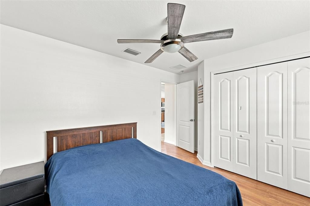 En Venta: $355,000 (4 camas, 3 baños, 1932 Pies cuadrados)