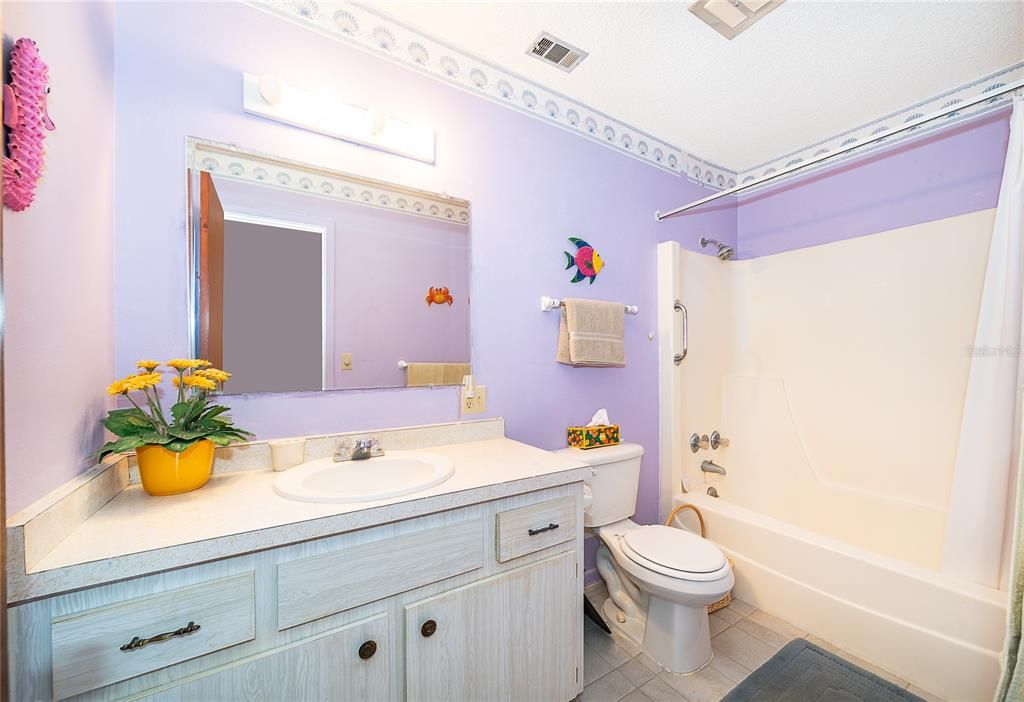 For Sale: $130,000 (2 beds, 2 baths, 979 Square Feet)