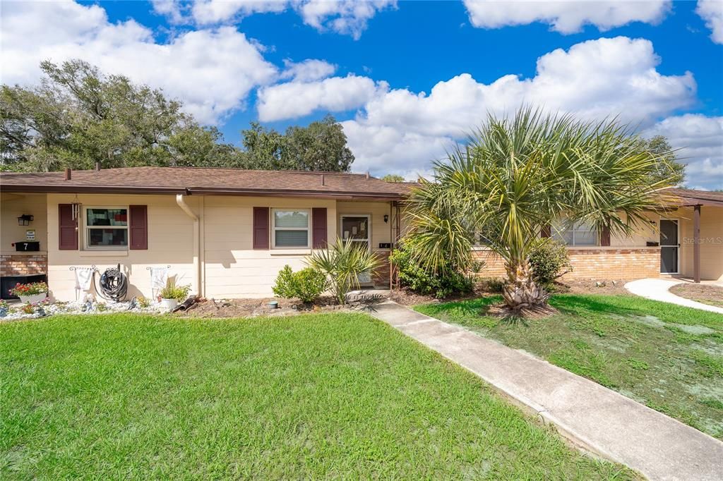 For Sale: $130,000 (2 beds, 2 baths, 979 Square Feet)