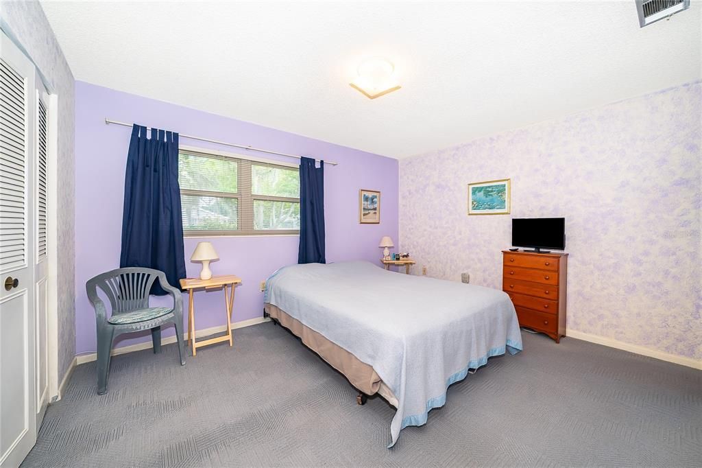 For Sale: $130,000 (2 beds, 2 baths, 979 Square Feet)