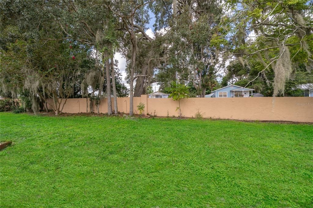 For Sale: $130,000 (2 beds, 2 baths, 979 Square Feet)